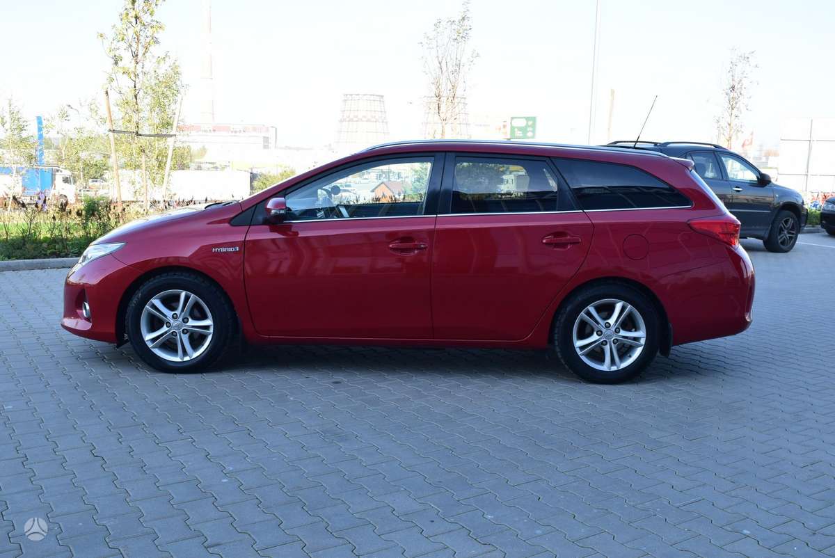 Toyota Auris 2014 — engine 1798 cm³, 99 HP (73kW)