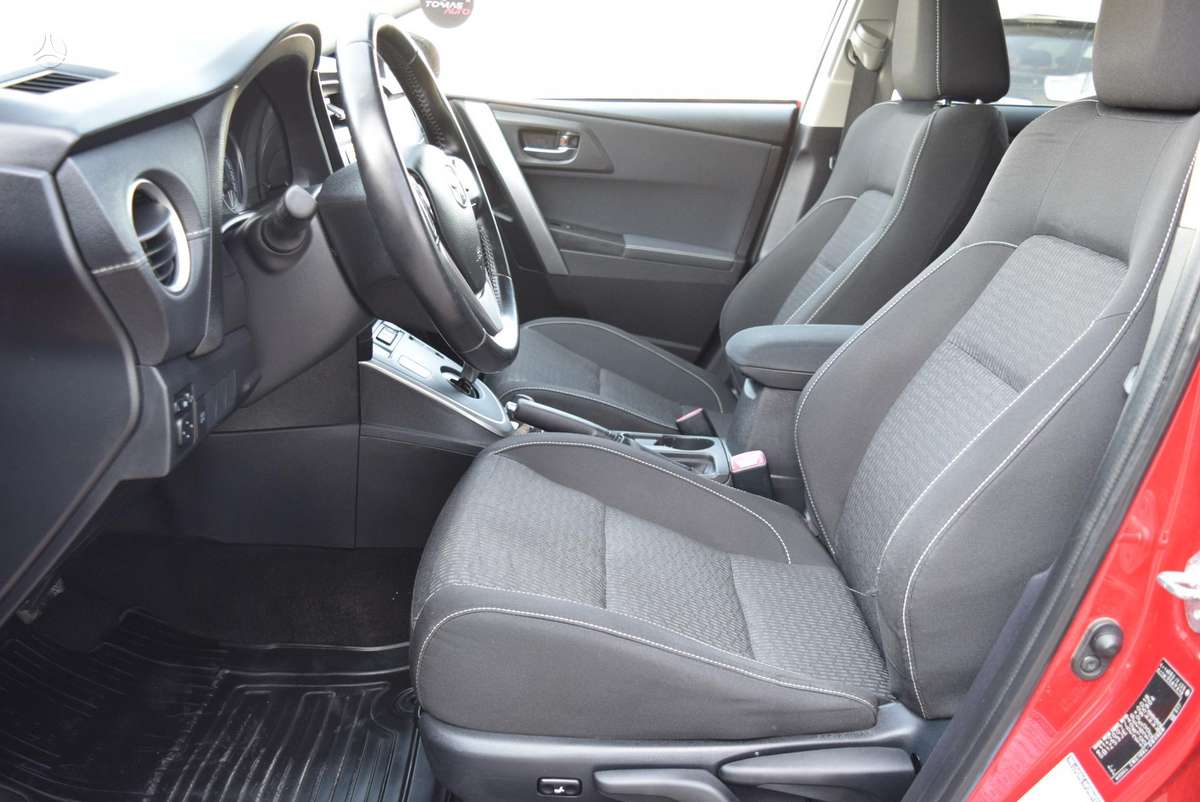 Toyota Auris 2014 — photo 9
