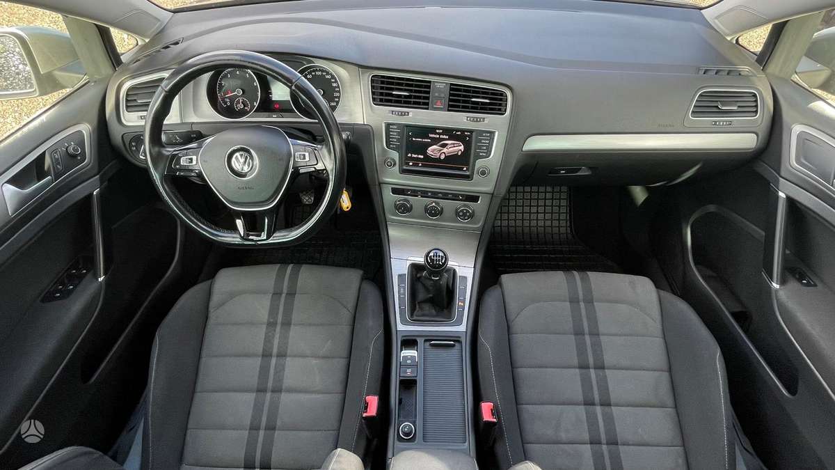 Volkswagen Golf 2015 — rear view
