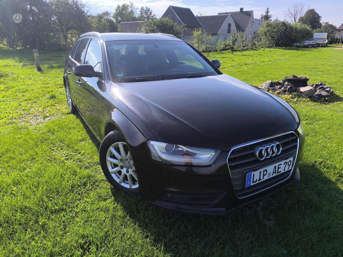 Audi A4 2013 — вигляд ззаду