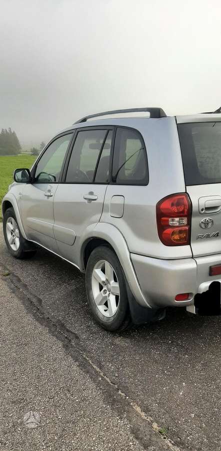 Toyota RAV4 2005 — вигляд ззаду
