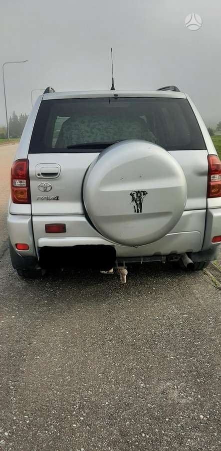 Toyota RAV4 2005 — салон