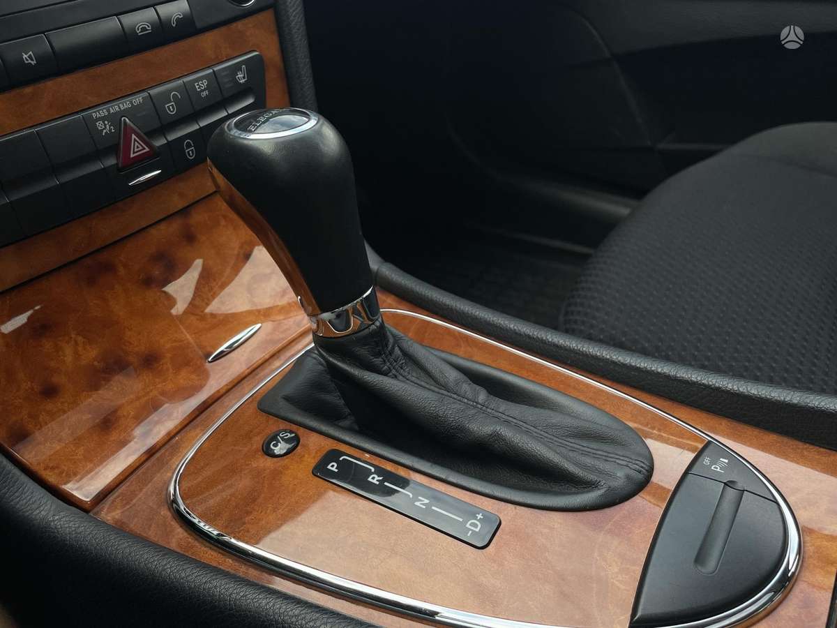 Mercedes-Benz E220 2008 — photo 16