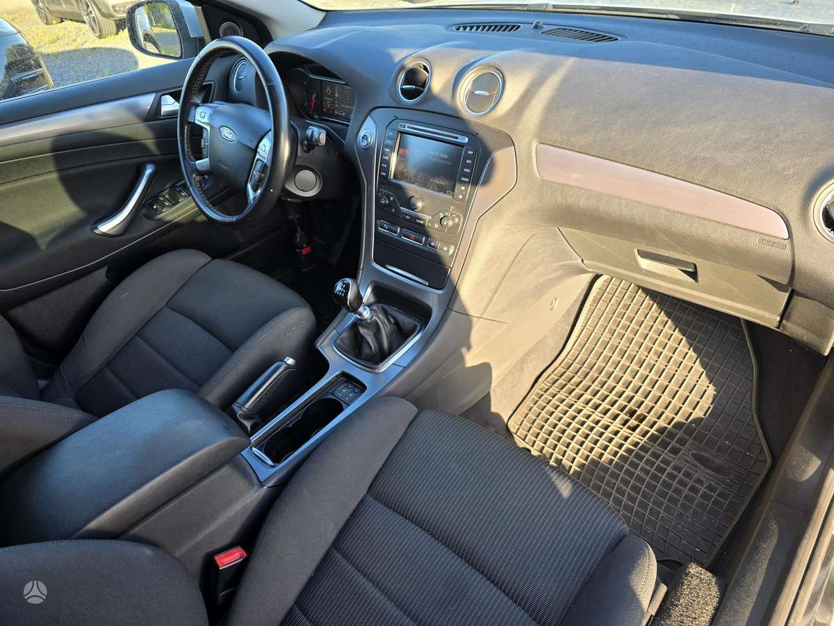 Ford Mondeo 2011 — photo 12