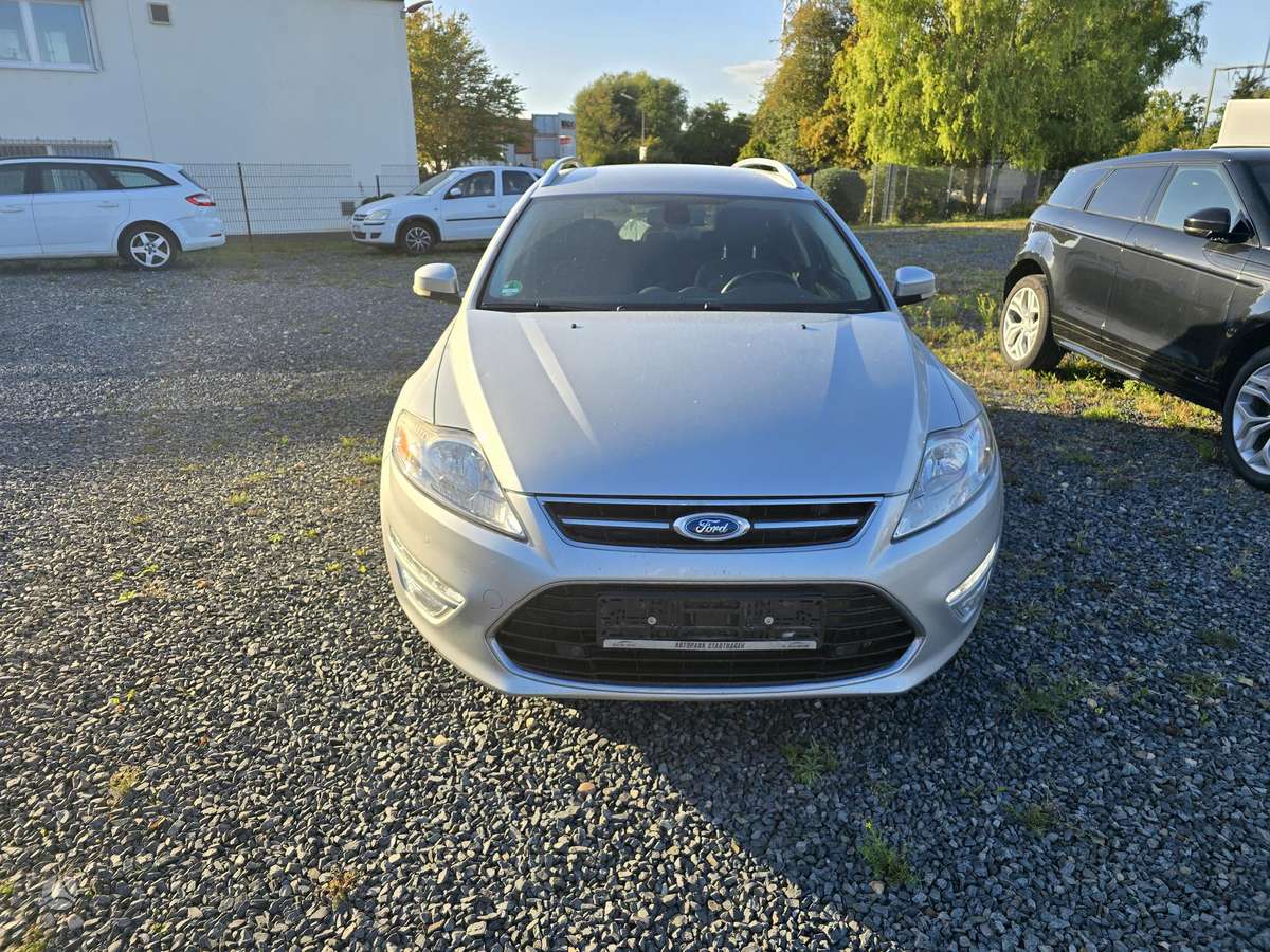 Ford Mondeo 2011 — rear view