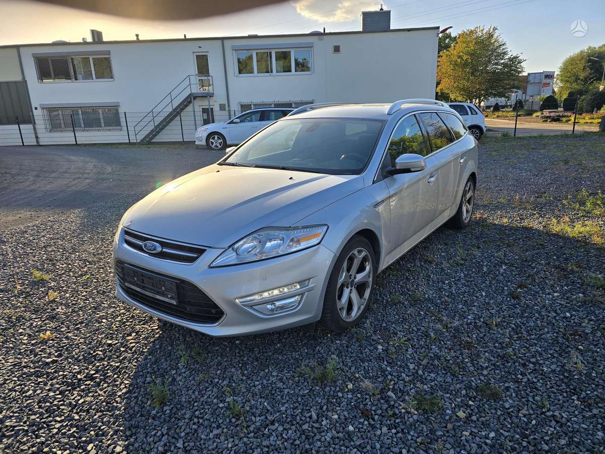 Ford Mondeo 2011 — interior