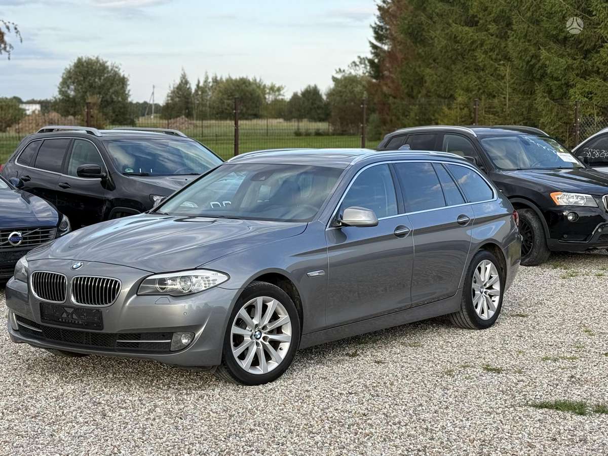 BMW 520 2012 — вигляд ззаду