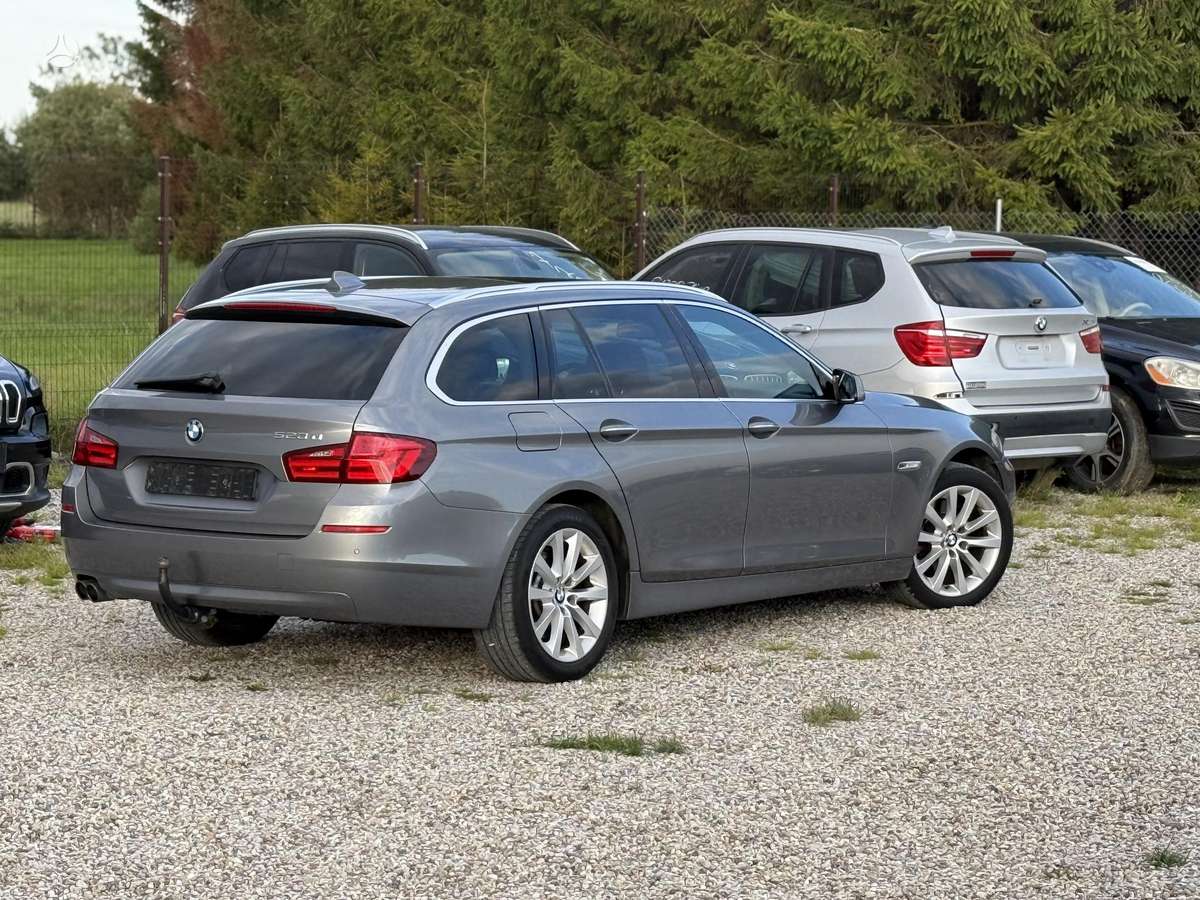 BMW 520 2012 — салон