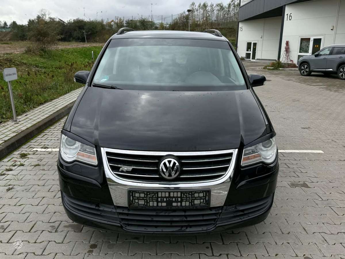 Volkswagen Touran 2008 — вигляд ззаду