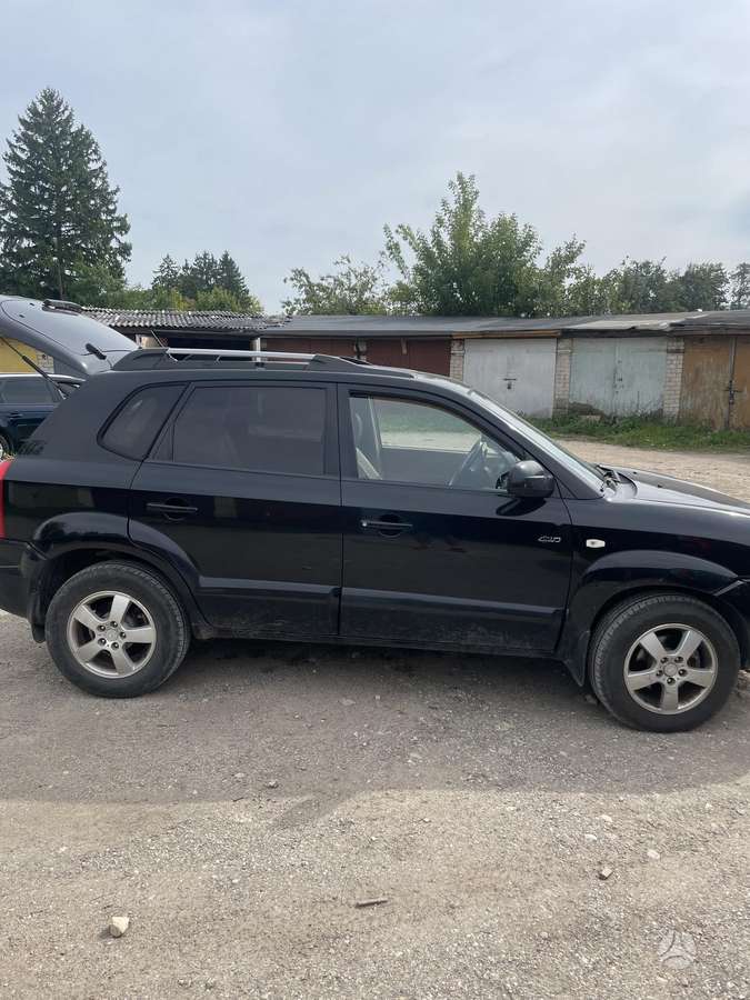 Hyundai Tucson 2007 — rear view