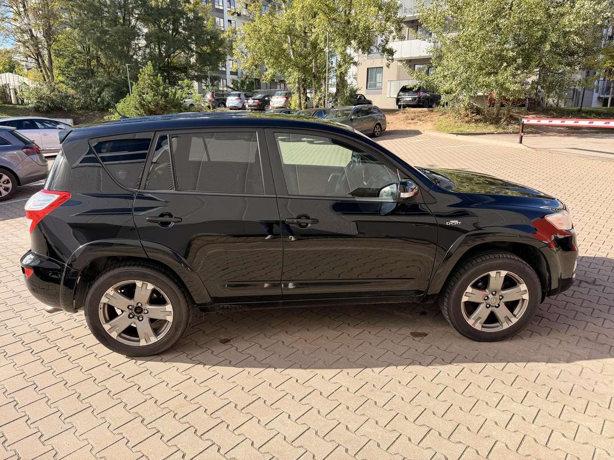 Toyota RAV4 2010 — photo 11