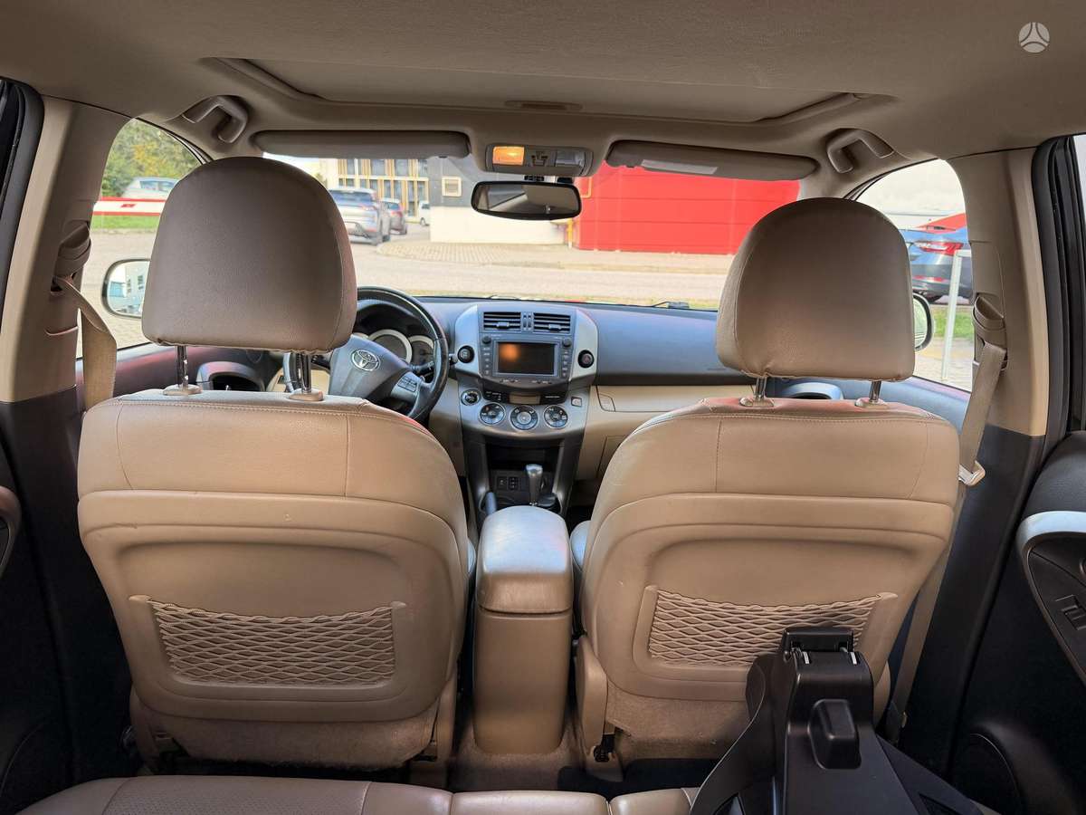 Toyota RAV4 2010 — photo 14