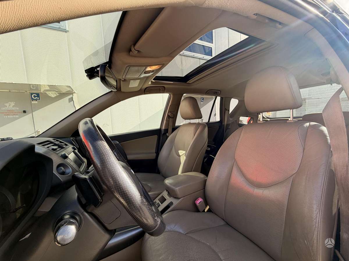 Toyota RAV4 2010 — photo 20