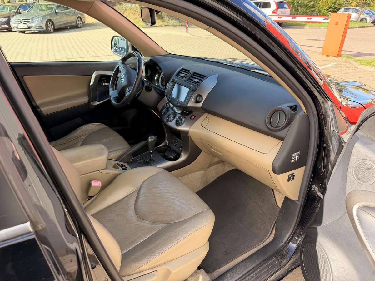 Toyota RAV4 2010 — photo 21
