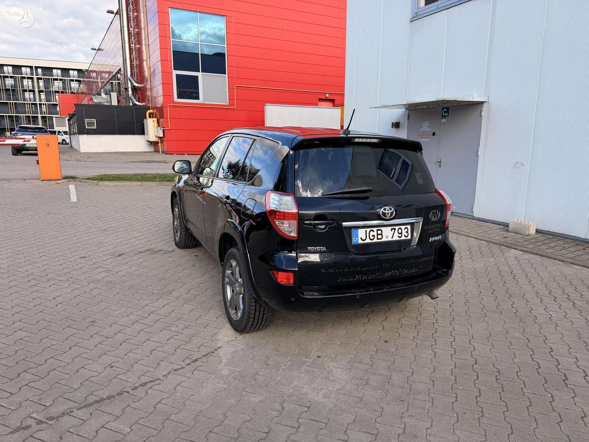 Toyota RAV4 2010 — photo 6