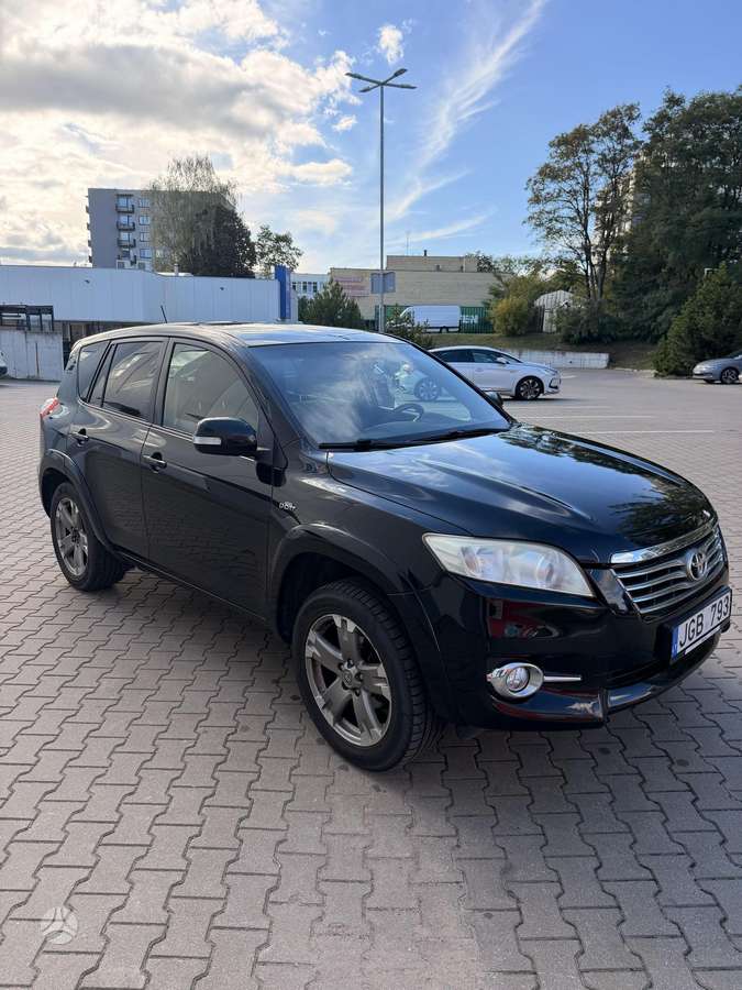 Toyota RAV4 2010 — photo 8