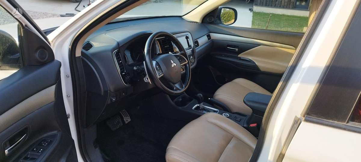 Mitsubishi Outlander 2015 — photo 10