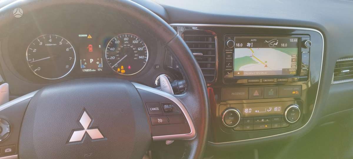 Mitsubishi Outlander 2015 — photo 9