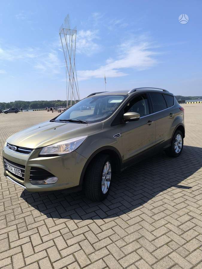 Ford Kuga 2014 — вигляд ззаду