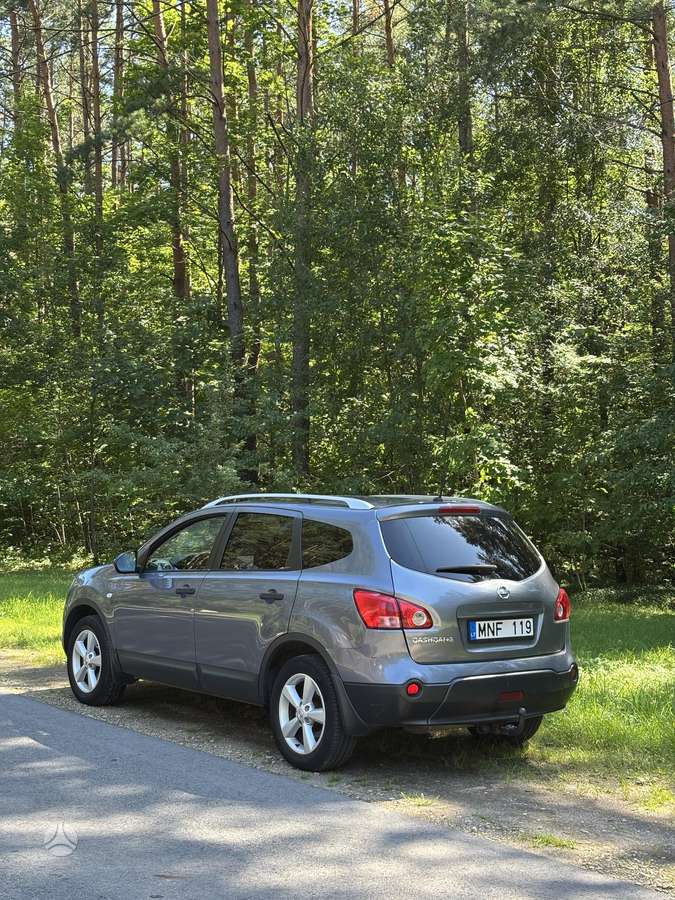 Nissan Qashqai+2 2009 — rear view