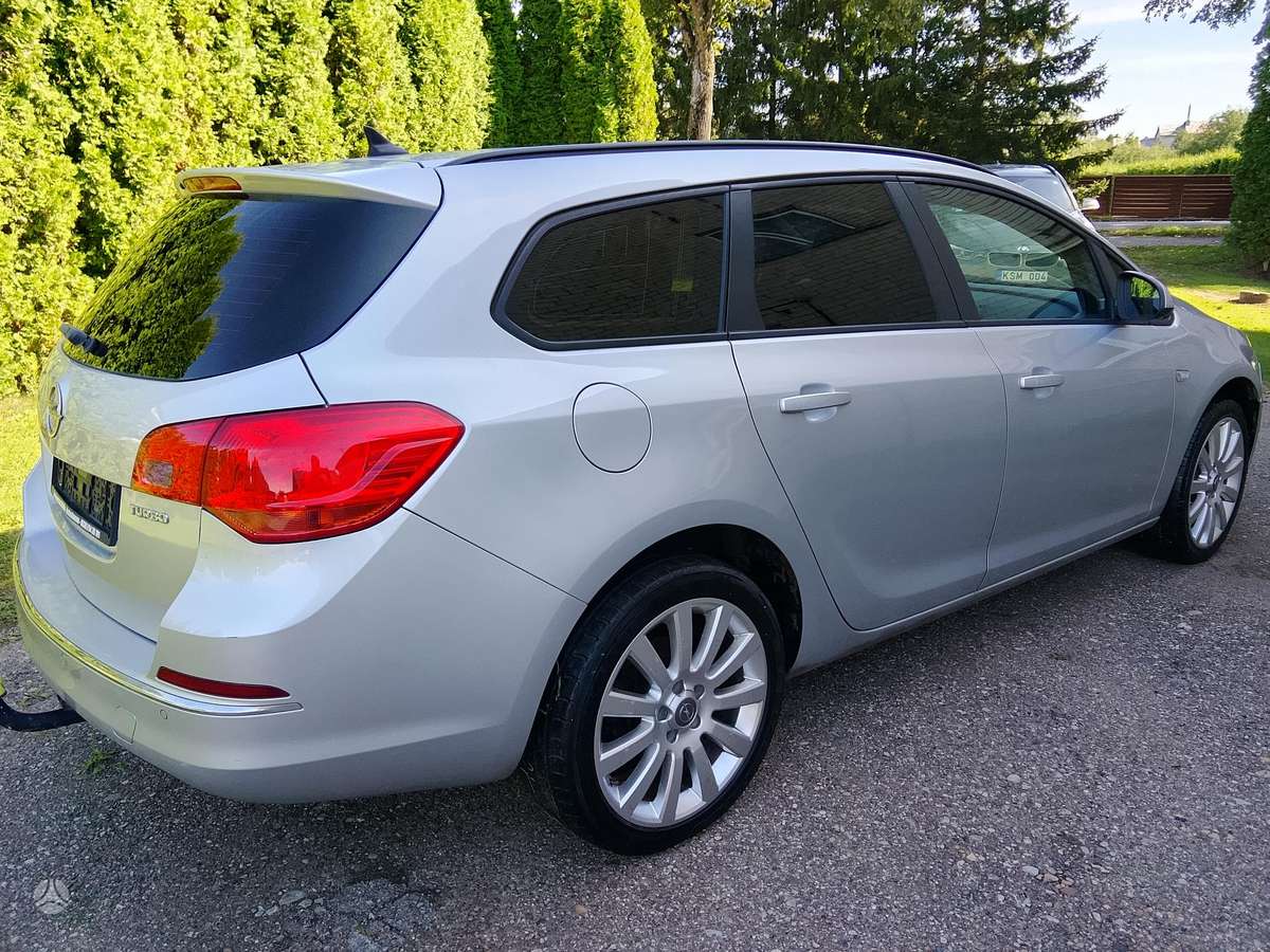 Opel Astra 2015 — interior