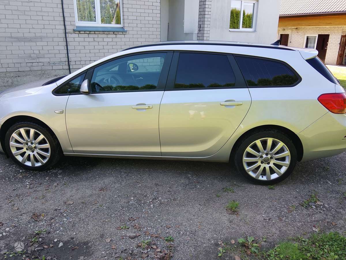 Opel Astra 2015 — engine 1364 cm³, 140 HP (103kW)