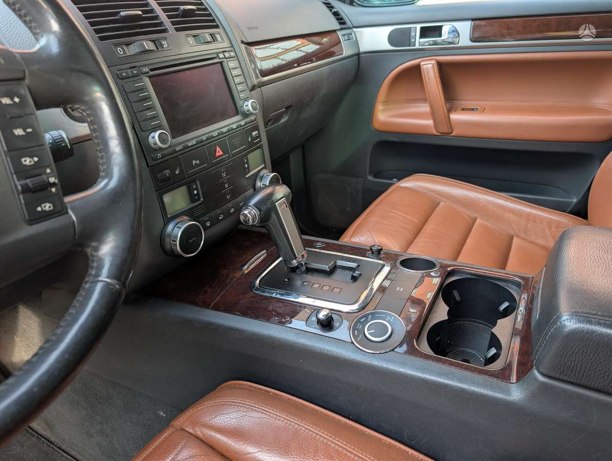 Volkswagen Touareg 2006 — photo 9