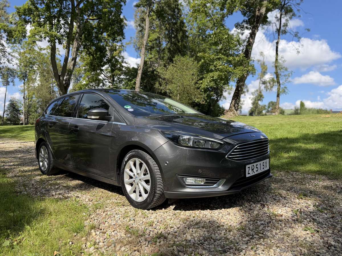 Ford Focus 2015 — вигляд ззаду