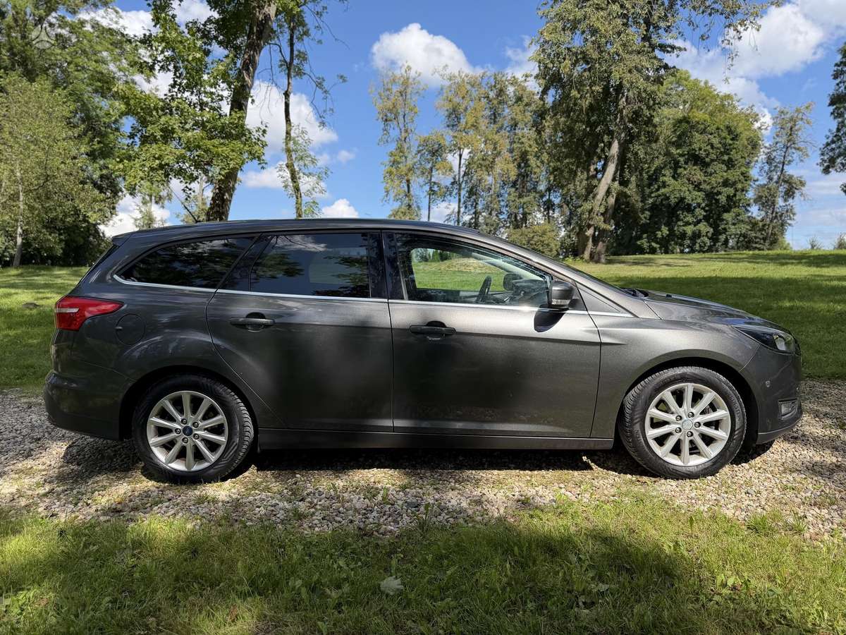Ford Focus 2015 — салон
