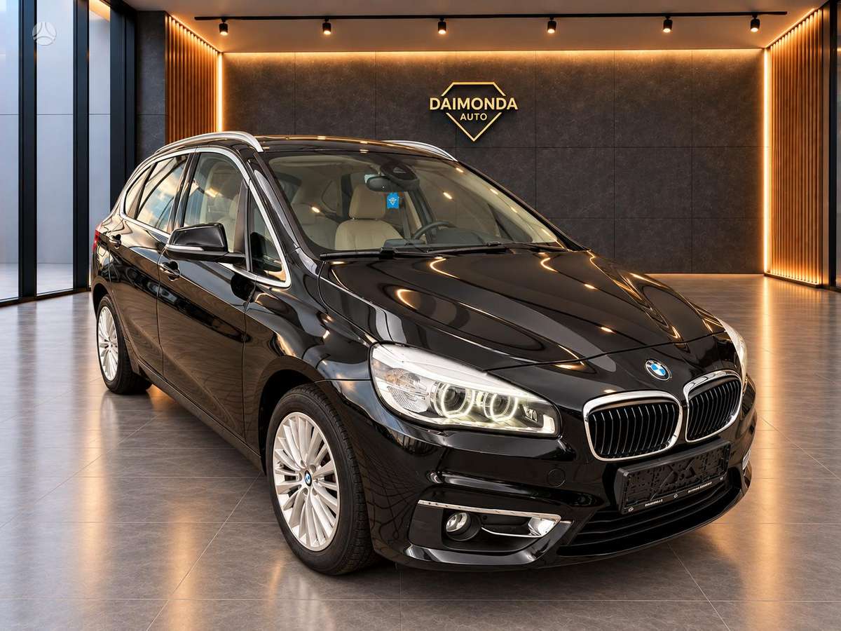 BMW 218 2014 — вигляд ззаду
