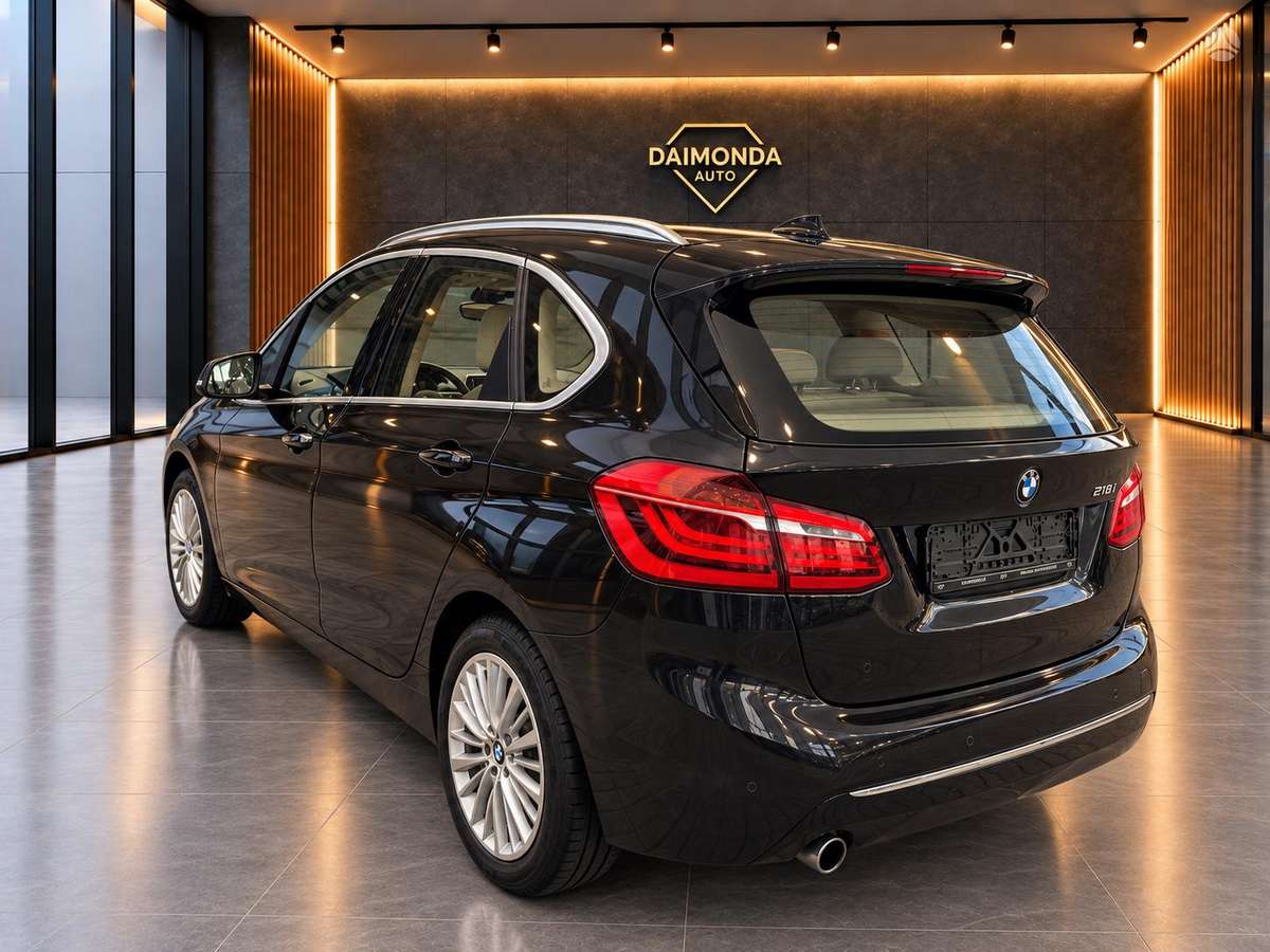 BMW 218 2014 — салон