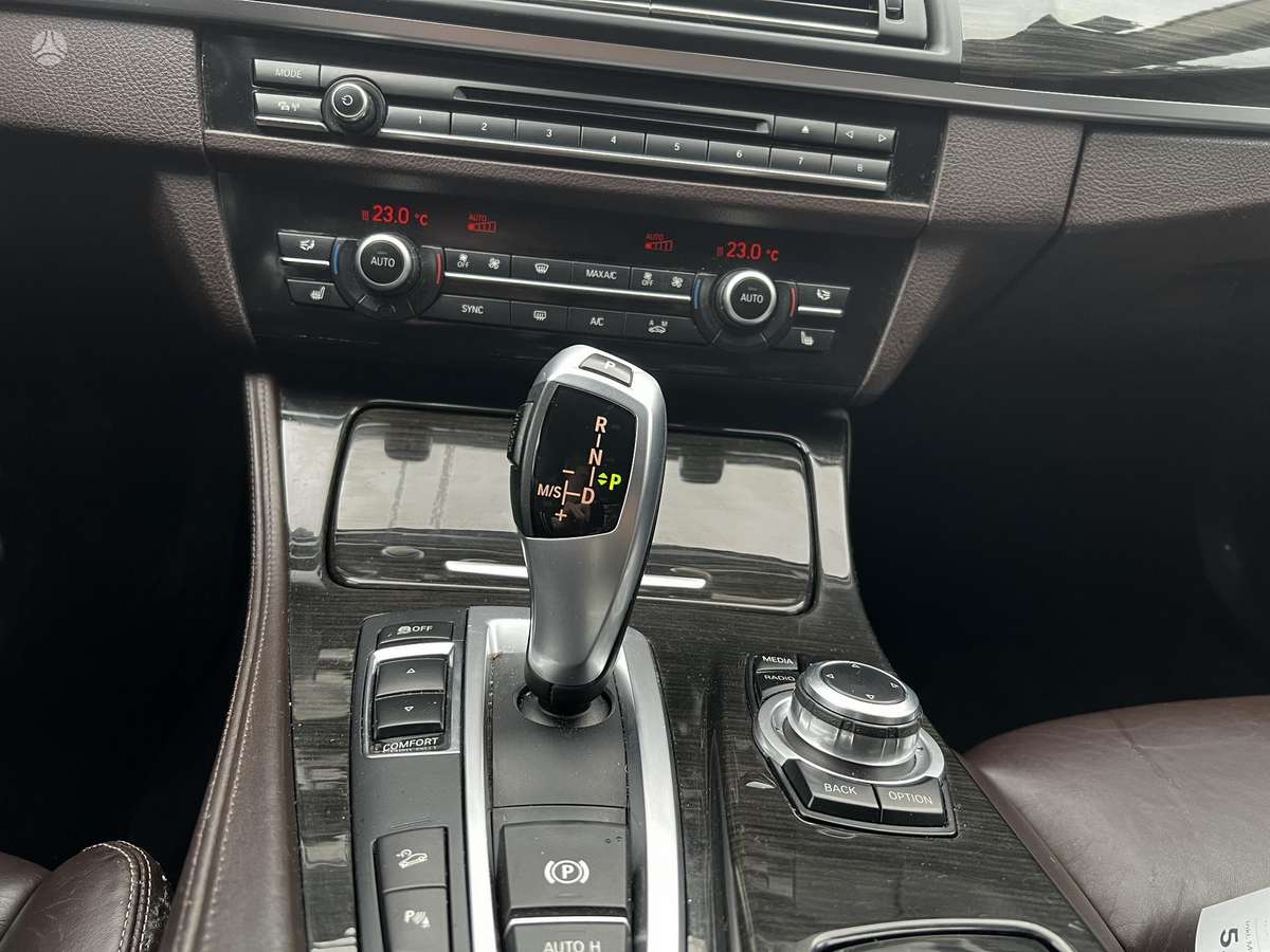 BMW 530 2014 — photo 16