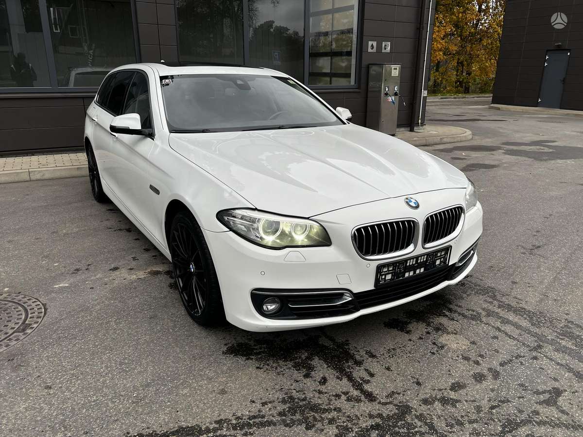 BMW 530 2014 — rear view