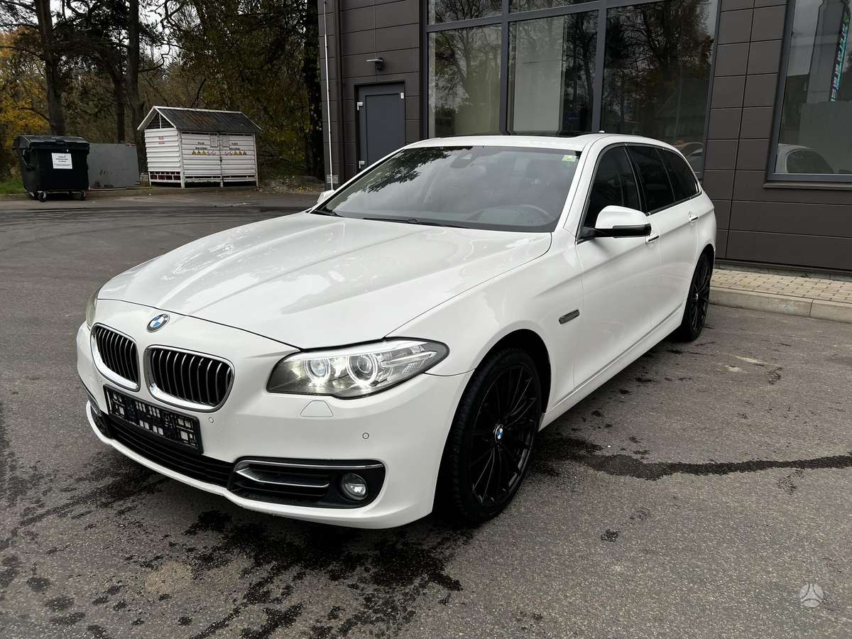 BMW 530 2014 — interior