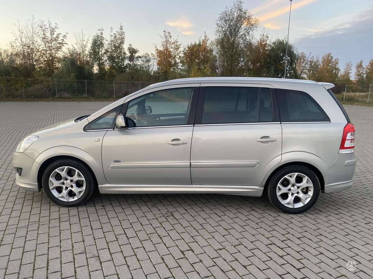 Opel Zafira 2011 — двигун 1686 cm³, 125 HP (92kW)