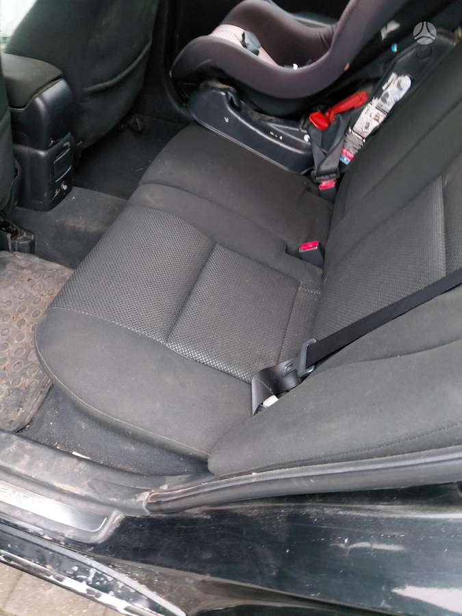 Toyota Avensis 2005 — вигляд ззаду