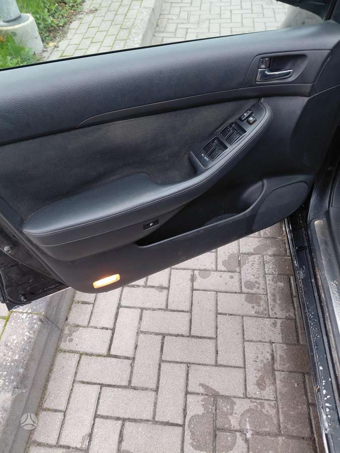 Toyota Avensis 2005 — двигун 1995 cm³, 116 HP (85kW)