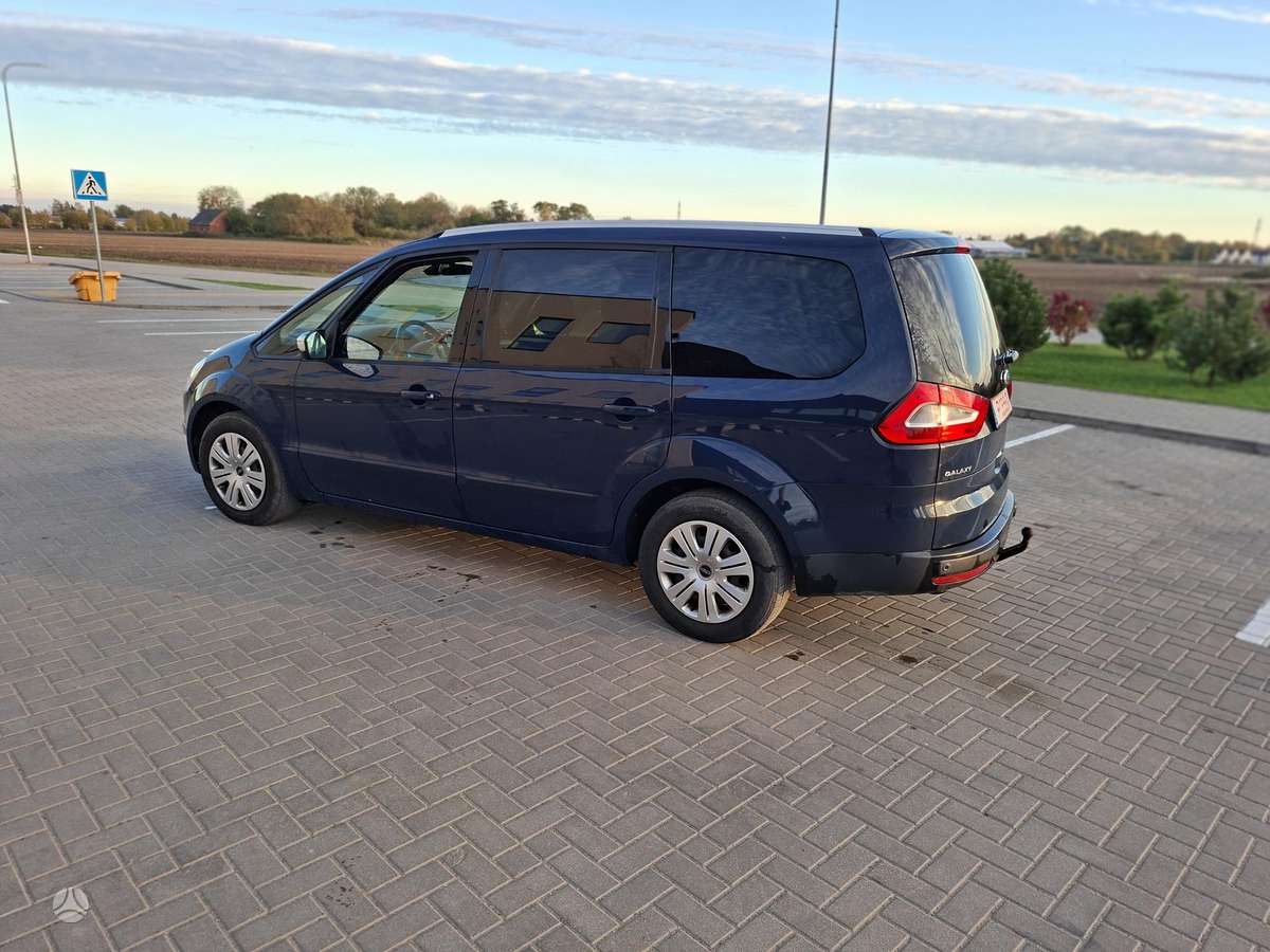 Ford Galaxy 2010 — вигляд ззаду