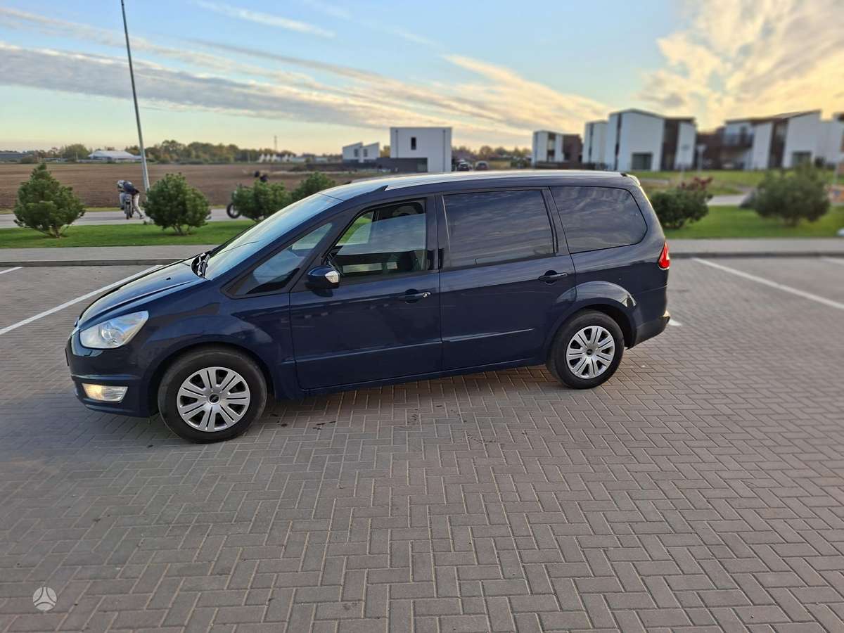 Ford Galaxy 2010 — фото 27