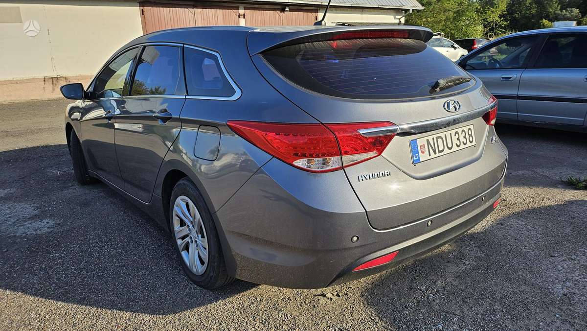 Hyundai i40 2013 — вигляд ззаду