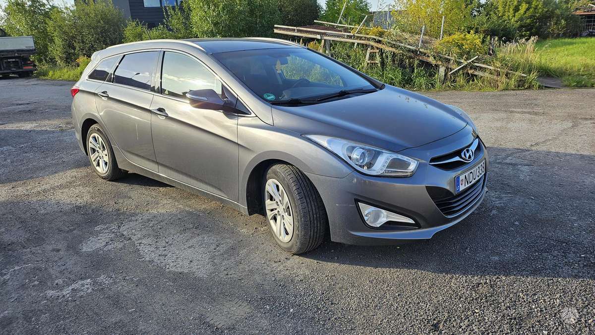 Hyundai i40 2013 — двигун 1591 cm³, 135 HP (99kW)
