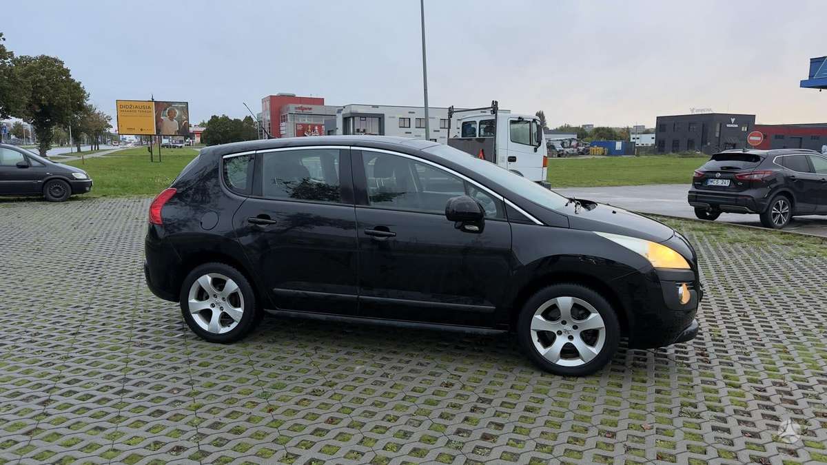Peugeot 3008 2010 — interior