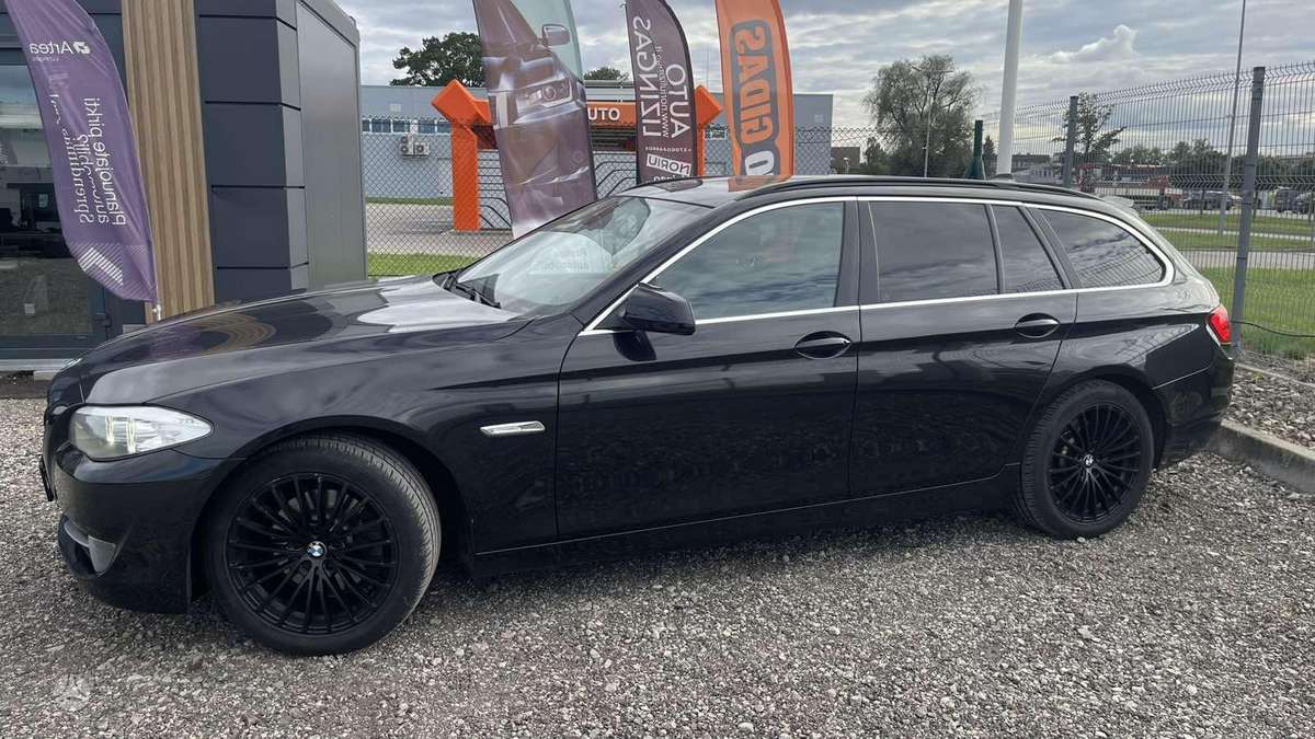 BMW 520 2011 — photo 12