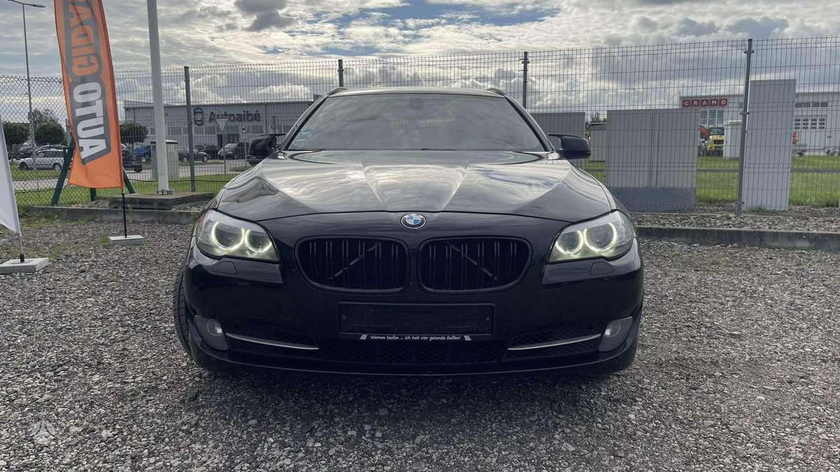 BMW 520 2011 — photo 13