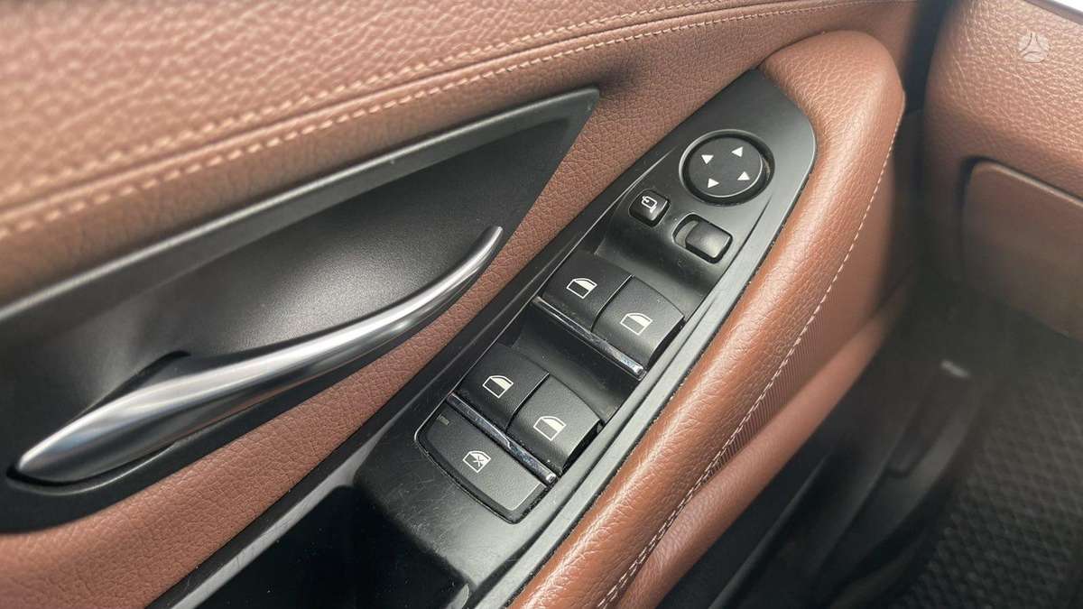 BMW 520 2011 — photo 14