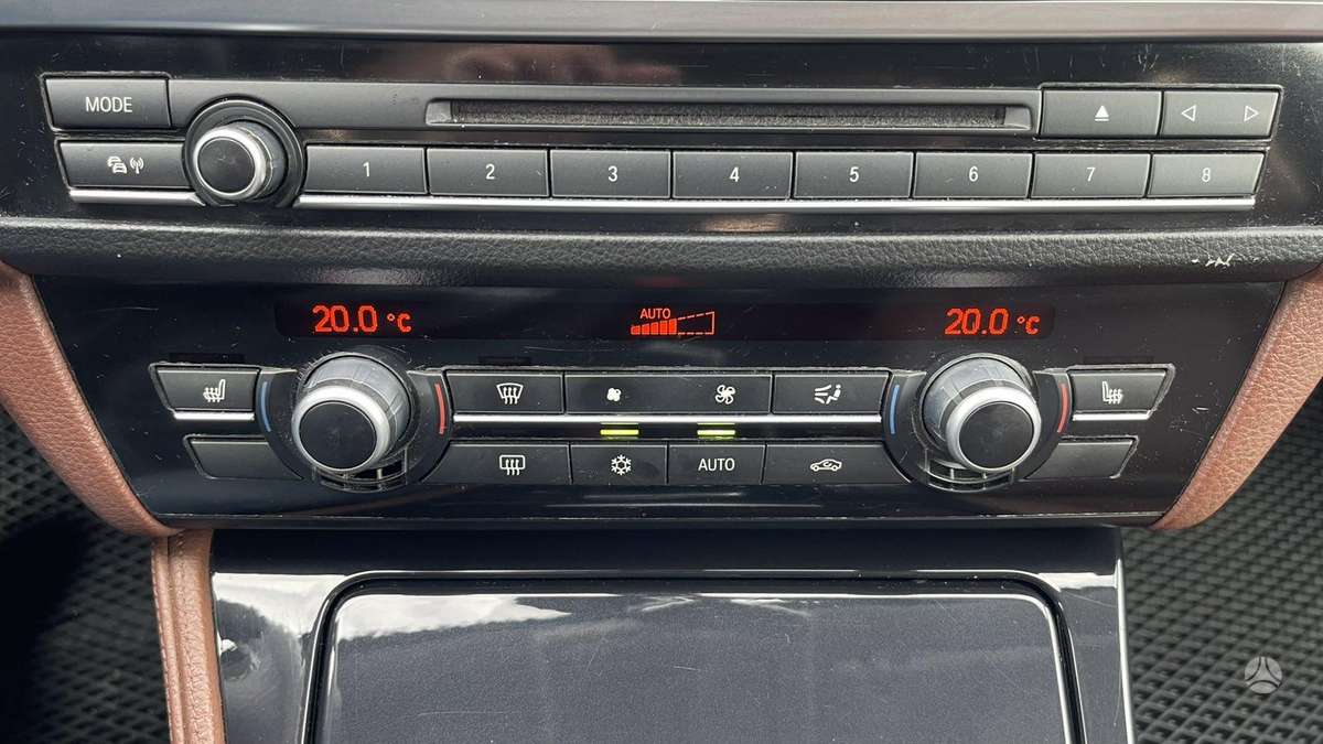 BMW 520 2011 — photo 16