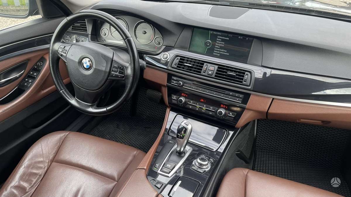 BMW 520 2011 — photo 18