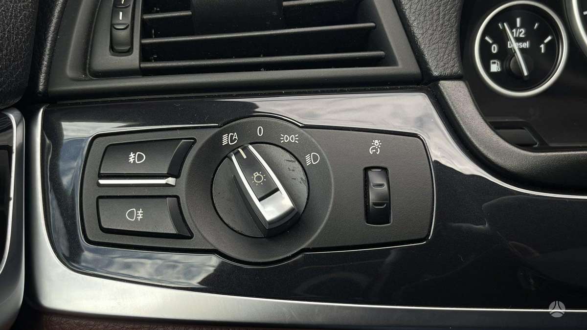 BMW 520 2011 — photo 21