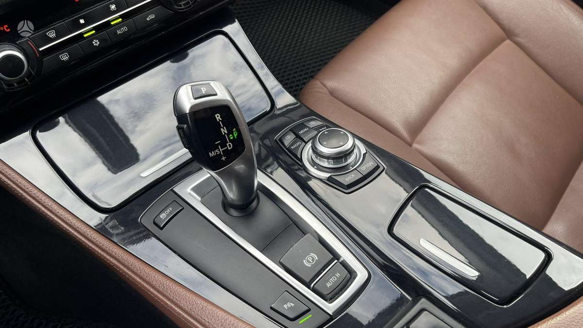 BMW 520 2011 — photo 22