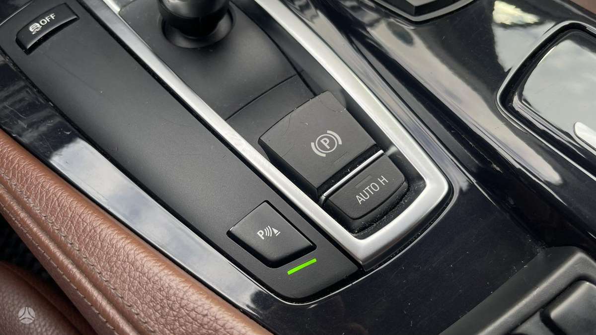 BMW 520 2011 — photo 23